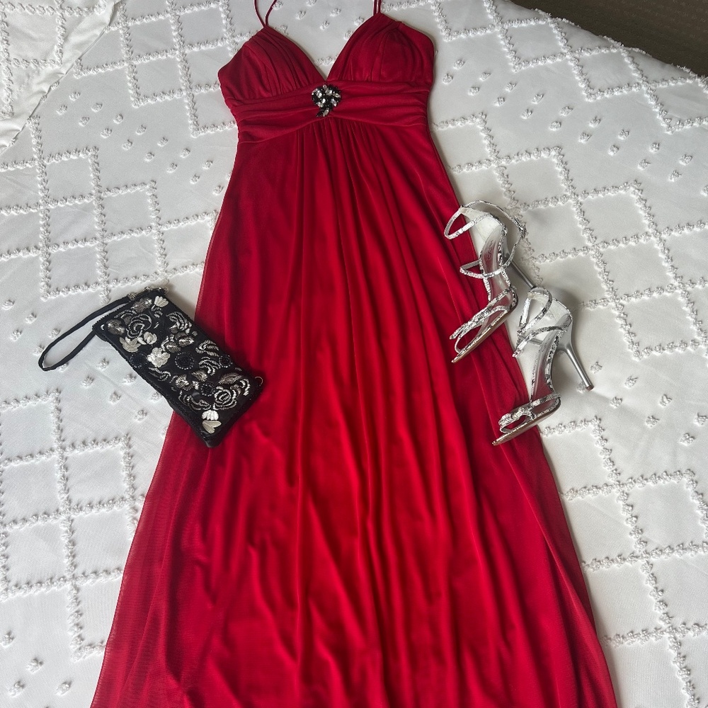 B Smart Long Formal Lined Red Dress with Decorative Jewel Brooch SIZE 7/8